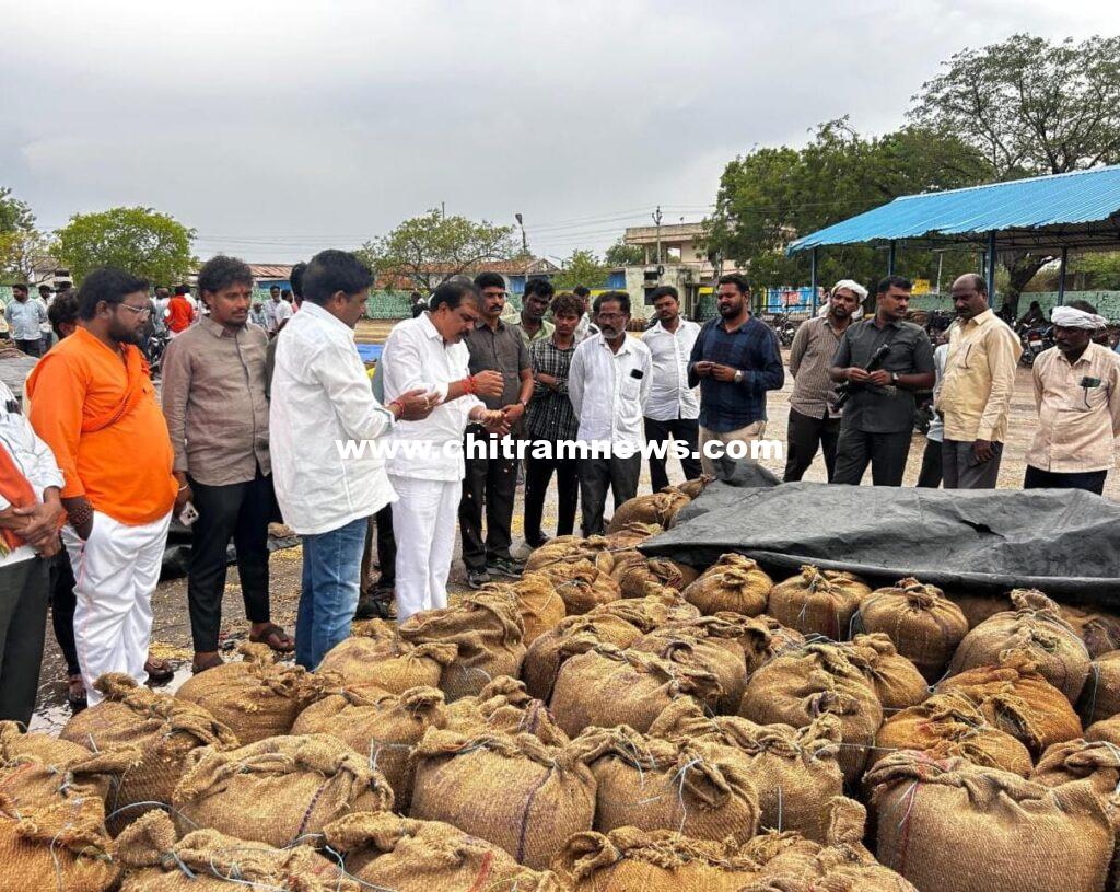 ప్రభుత్వం నిర్లక్ష్యం వల్లే రైతులకు కష్టాలు: ఎమ్మెల్యే పాయల్ శంకర్ ధ్వజం