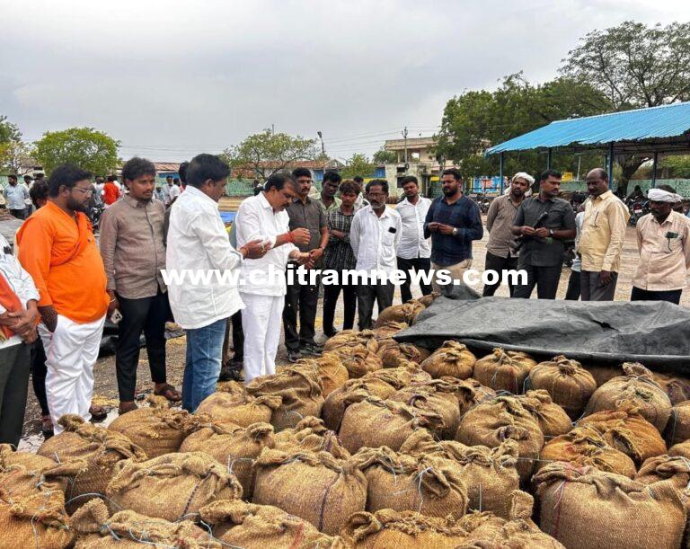 ప్రభుత్వం నిర్లక్ష్యం వల్లే రైతులకు కష్టాలు: ఎమ్మెల్యే పాయల్ శంకర్ ధ్వజం