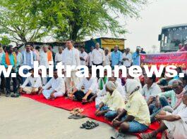 ఉపాధిహామీ పథకానికి తూట్లు పొడవొద్దంటూ వామపక్ష పార్టీల రాస్తారోకో