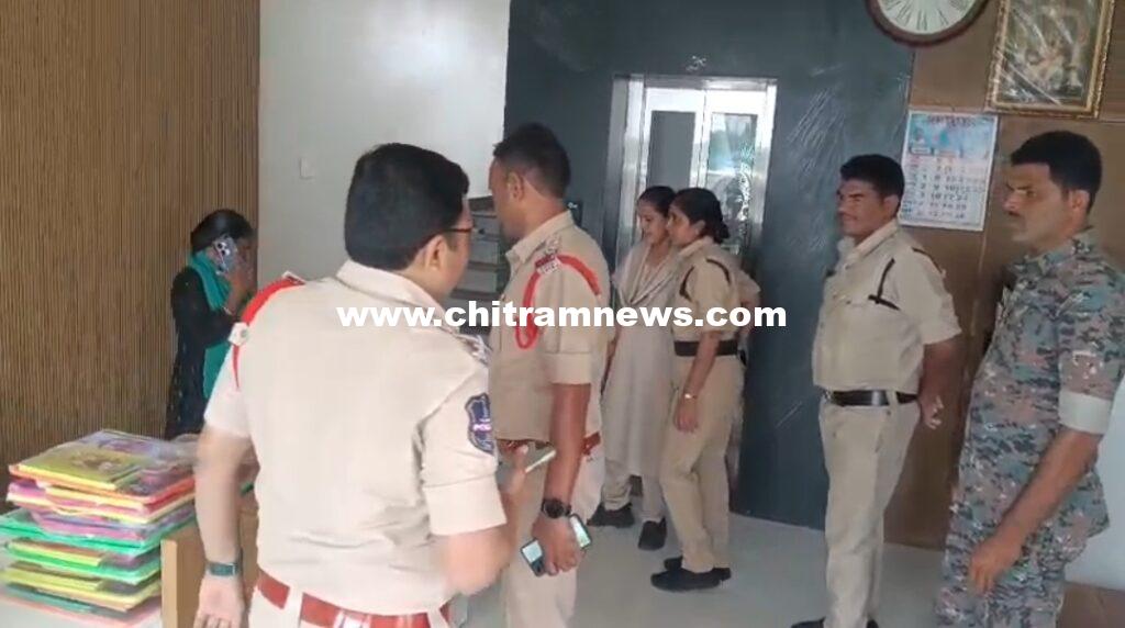 లాడ్జీలు, దాబాల్లో పోలీసుల ఆకస్మిక తనిఖీలు