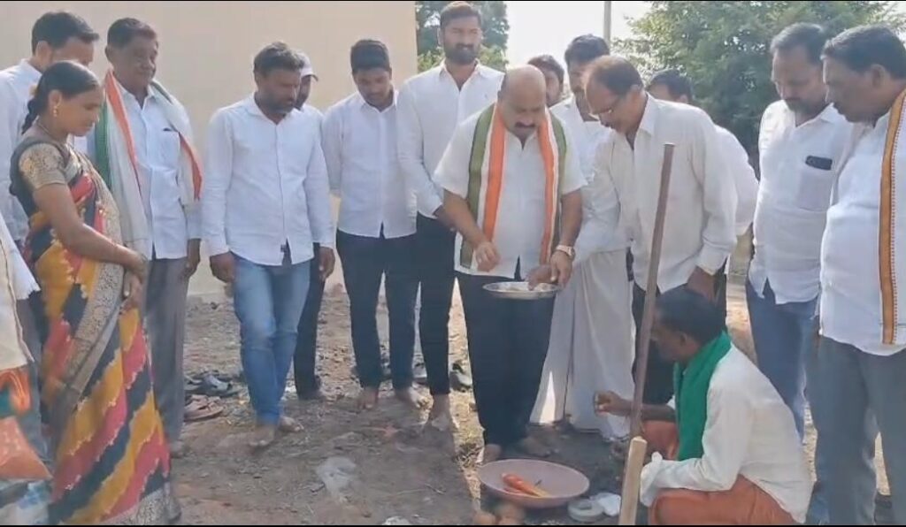 గూడలో ఇందిరమ్మ ఇంటికి భూమిపూజ