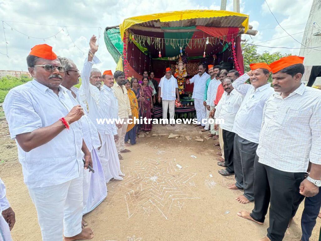 గణపతి శోభాయాత్రలతో ఆధ్యాత్మిక పరిమళం: మాజీ మంత్రి జోగు రామన్న