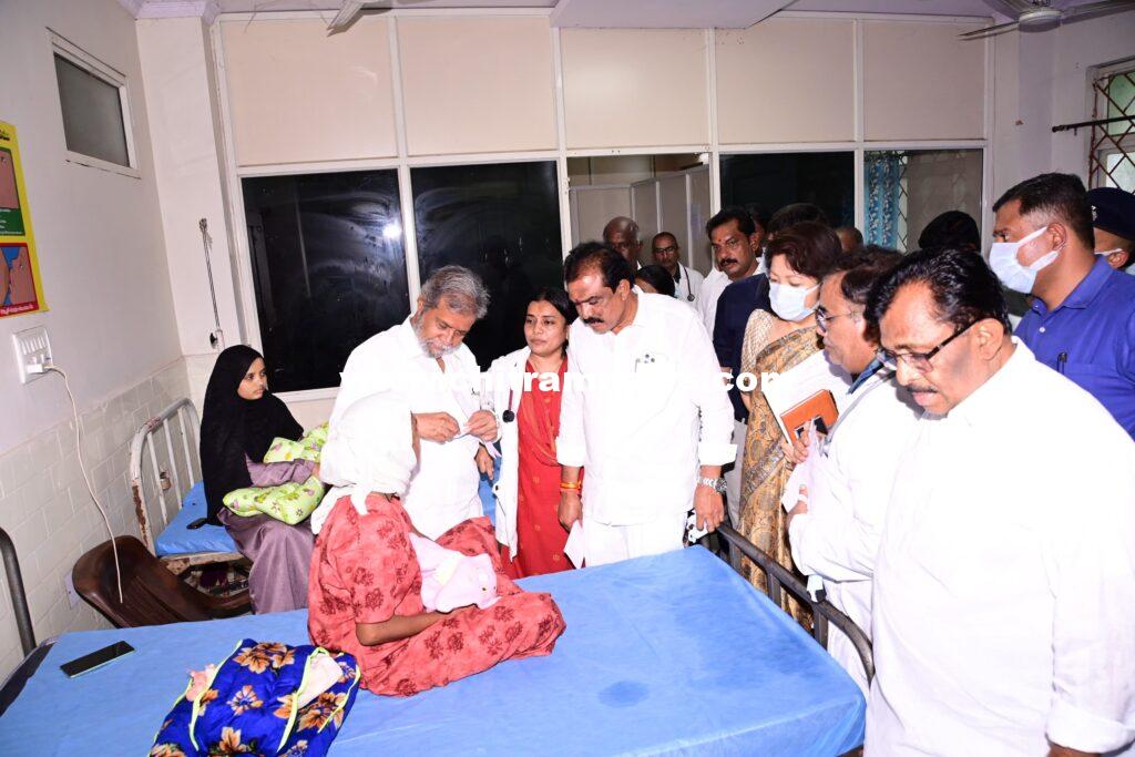 రిమ్స్‌ ఆసుపత్రిని సందర్శించిన రాష్ట్ర వైద్యారోగ్య శాఖ మంత్రి దామోదర రాజనర్సింహ