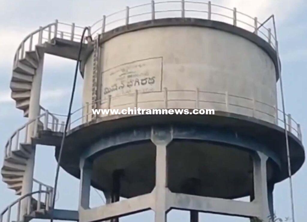 బట్టి సావర్గాం వద్ద భగీరథ పైప్‌లైన్ లీకేజీ